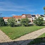 Lencses Apartmanhaz 公寓式酒店 3*