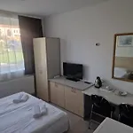 Lencses Apartmanhaz 3* 索普隆