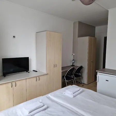 Lencses Apartmanhaz מלון דירות 3*