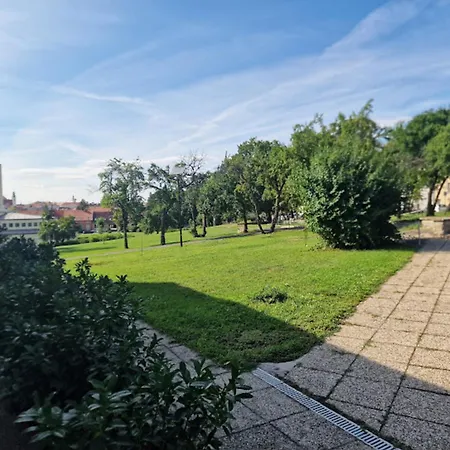 Lencses Apartmanhaz Апарт-отель Шопрон
