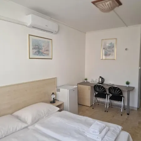 Lencses Apartmanhaz מלון דירות סופרון