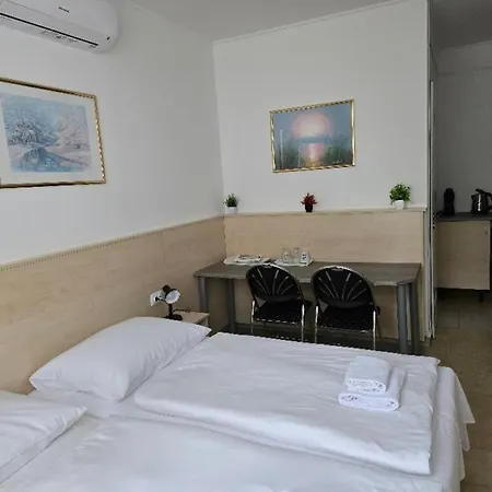 Lencses Apartmanhaz 3* شوبرون