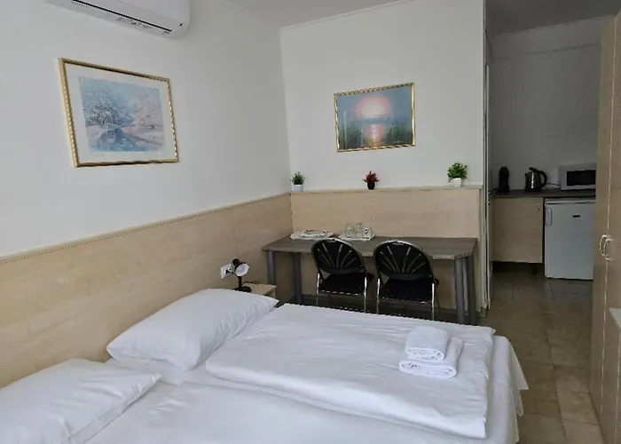 Lencses Apartmanhaz 3* شوبرون